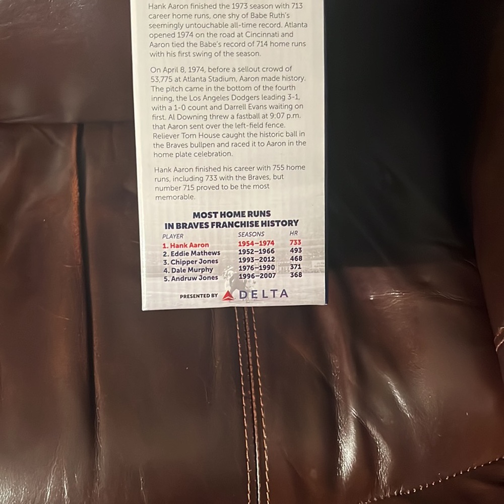 Braves fans!!  Hank Aaron Statue brand new mint condition - Picture 3 of 3